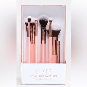 NWT and NIB Luxie complete face brush set in rose gold color.